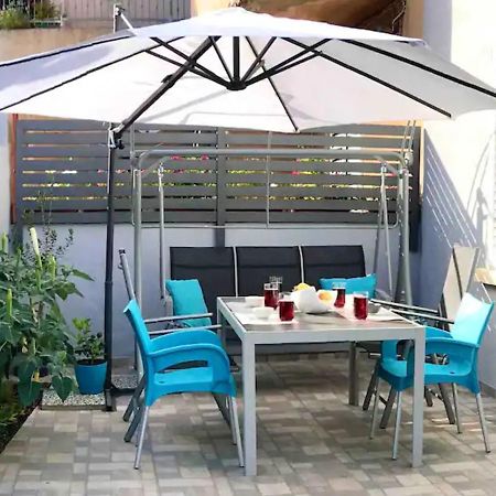 Appartamento Novoureden Komforni Stan Od 90 M2 S Dvoristem Šibenik Esterno foto