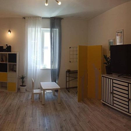Appartamento Novoureden Komforni Stan Od 90 M2 S Dvoristem Šibenik Esterno foto